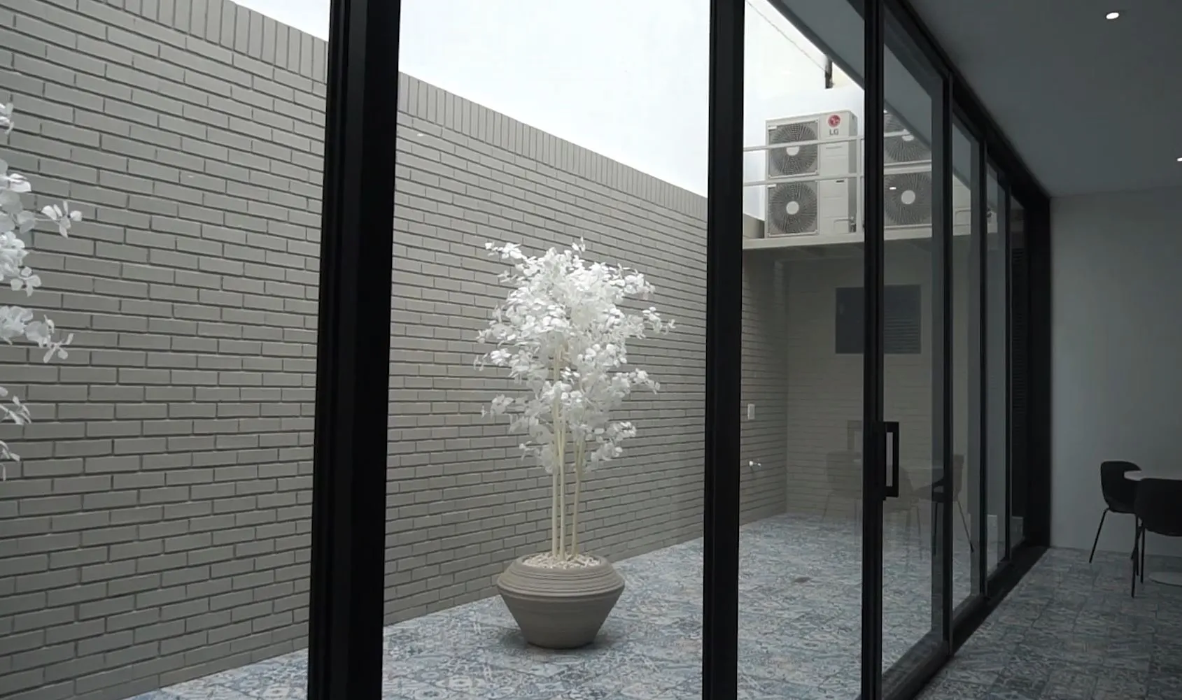 trabajo en vidrio realizado para Airmatic