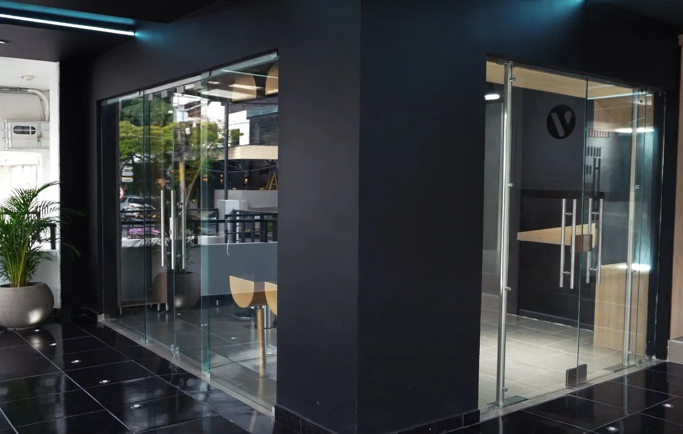 trabajo en vidrio realizado para The Market