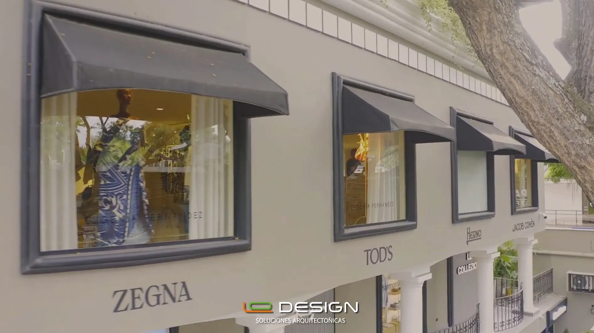 trabajo en vidrio realizado para Plaza Armonía